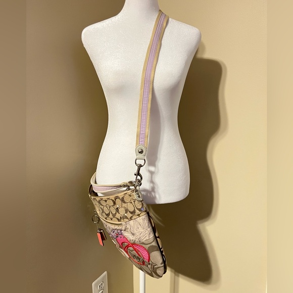 Coach Cross body /shoulder bag. - Picture 14 of 17